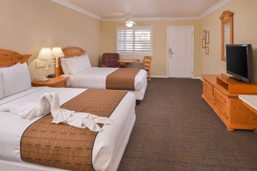 Cayucos Beach Inn Room, 2 Queen Beds, Accessible 3
