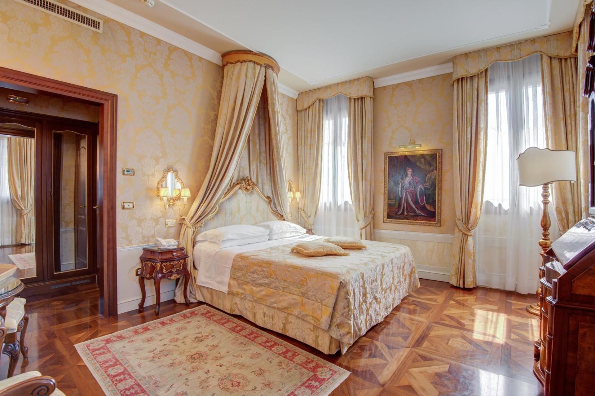 undefined Canal Grande Hotel 7