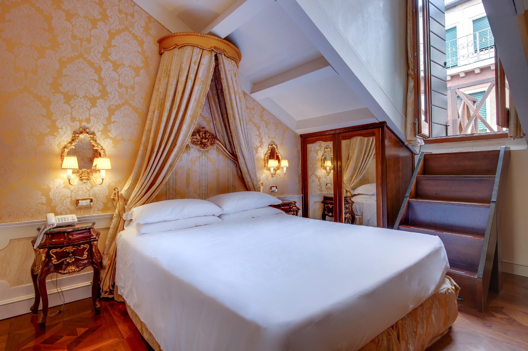 undefined Canal Grande Hotel 4