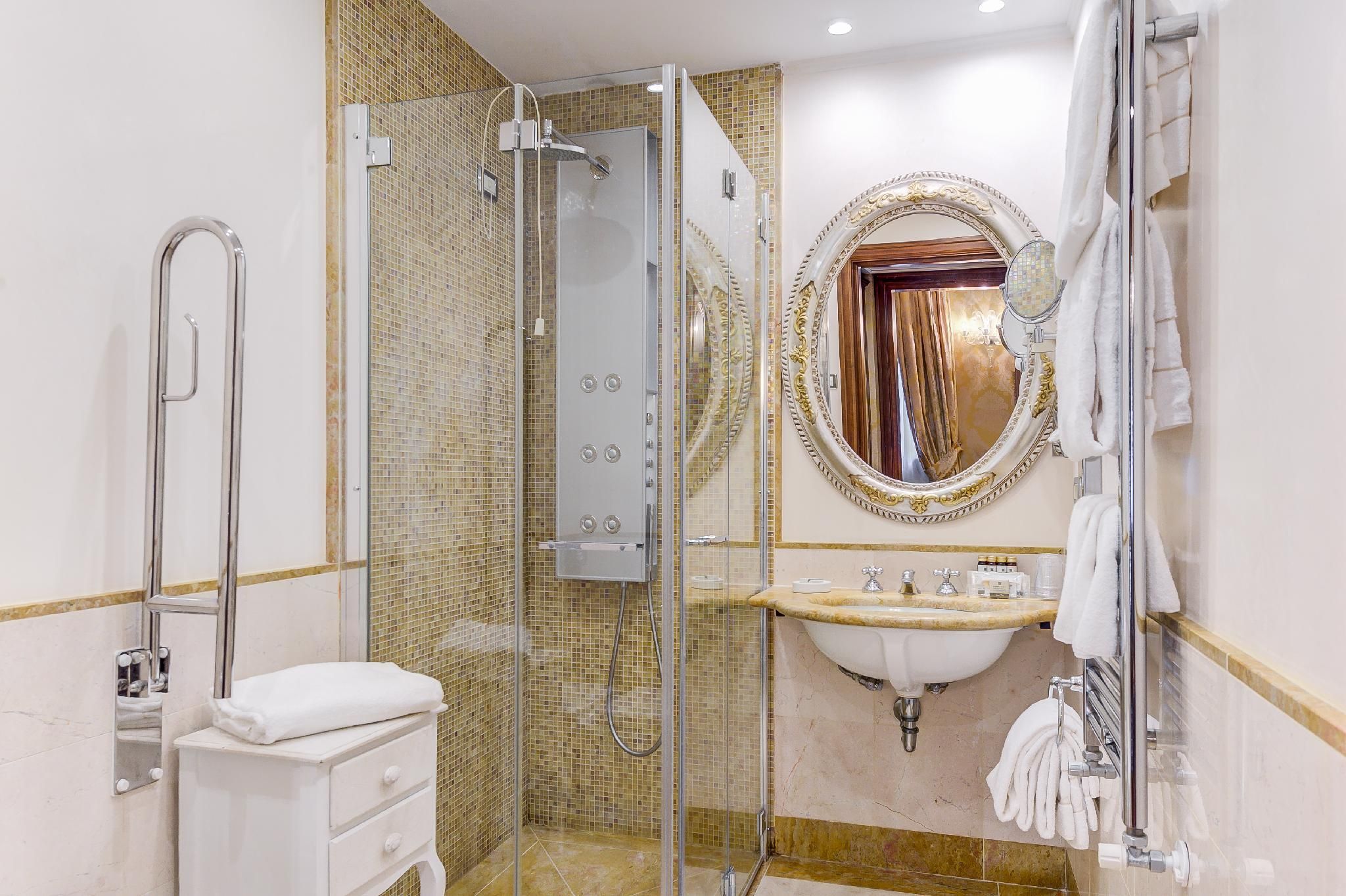 Ground Floor Junior Suite