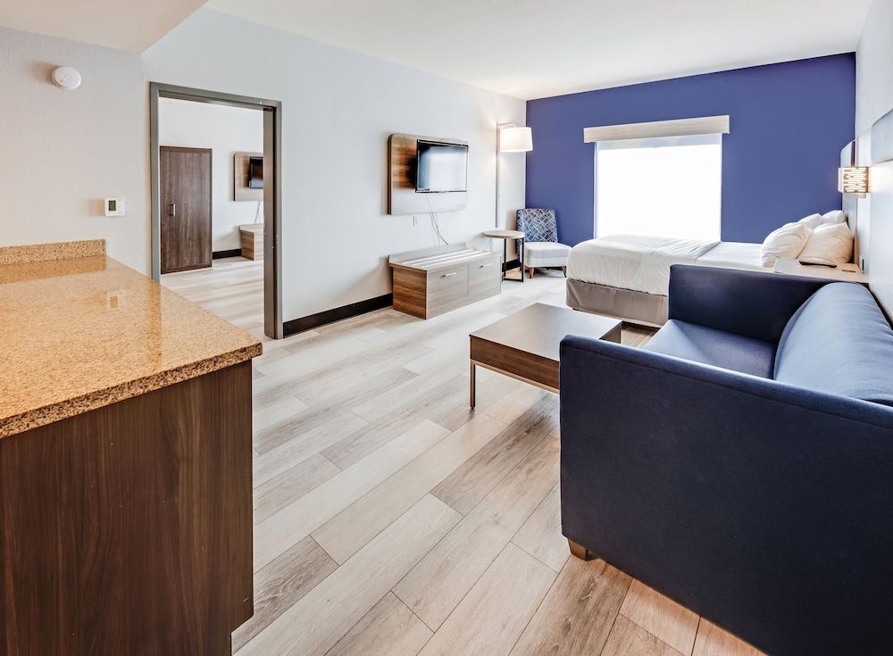 Suite, 2 Bedrooms (1 King, 1 Queen, Sofa Bed)