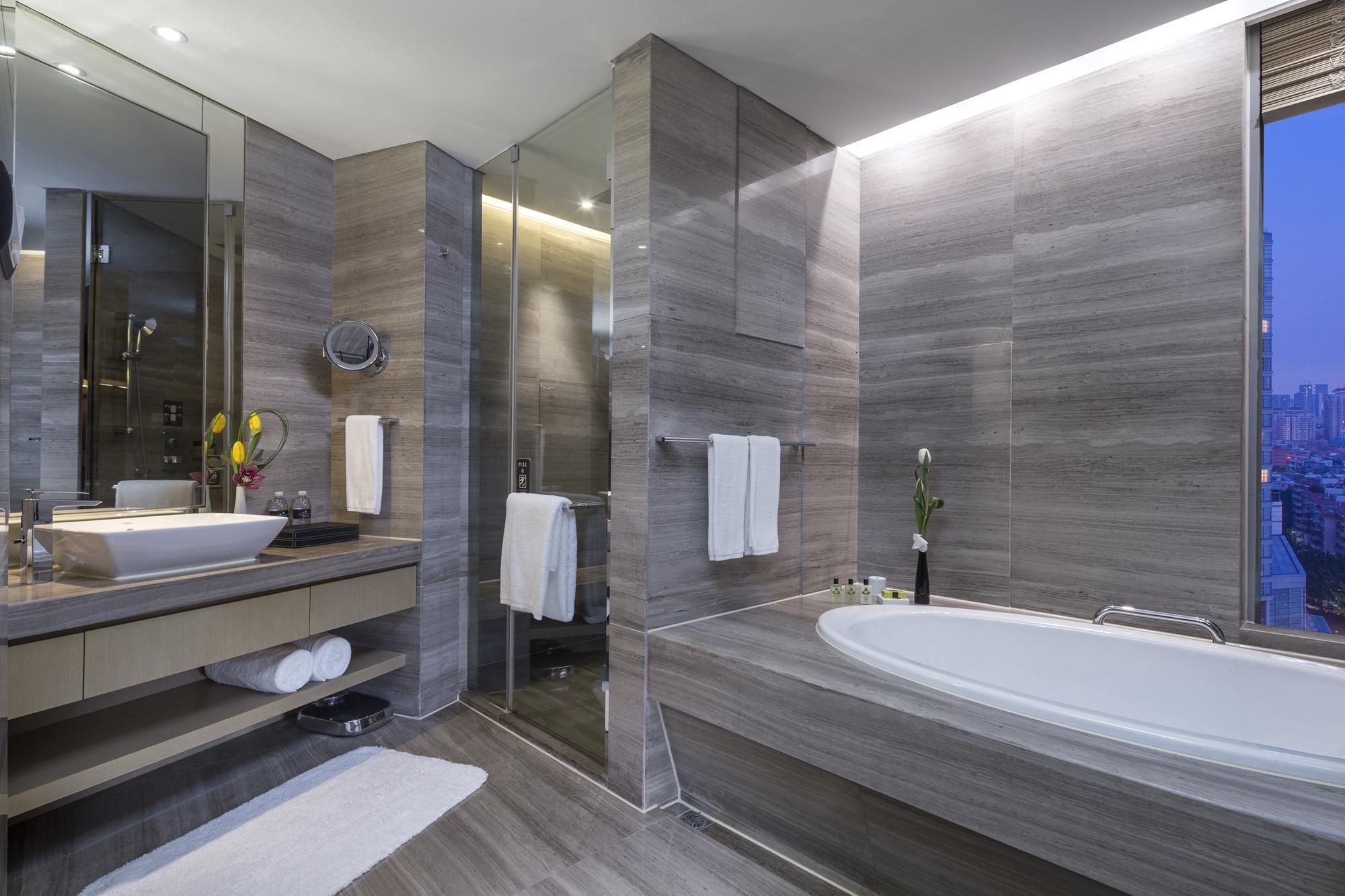 2 Twin Classic Lounge Access City View