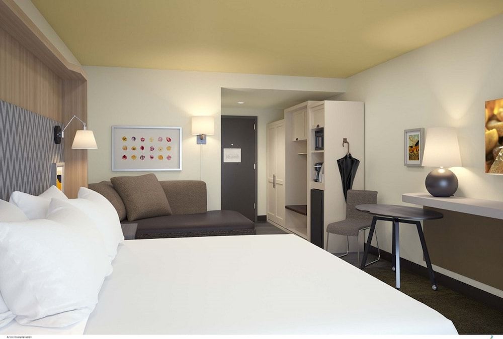 Standard Room, 1 King Bed, Accessible (Communications, Roll-In Shower)