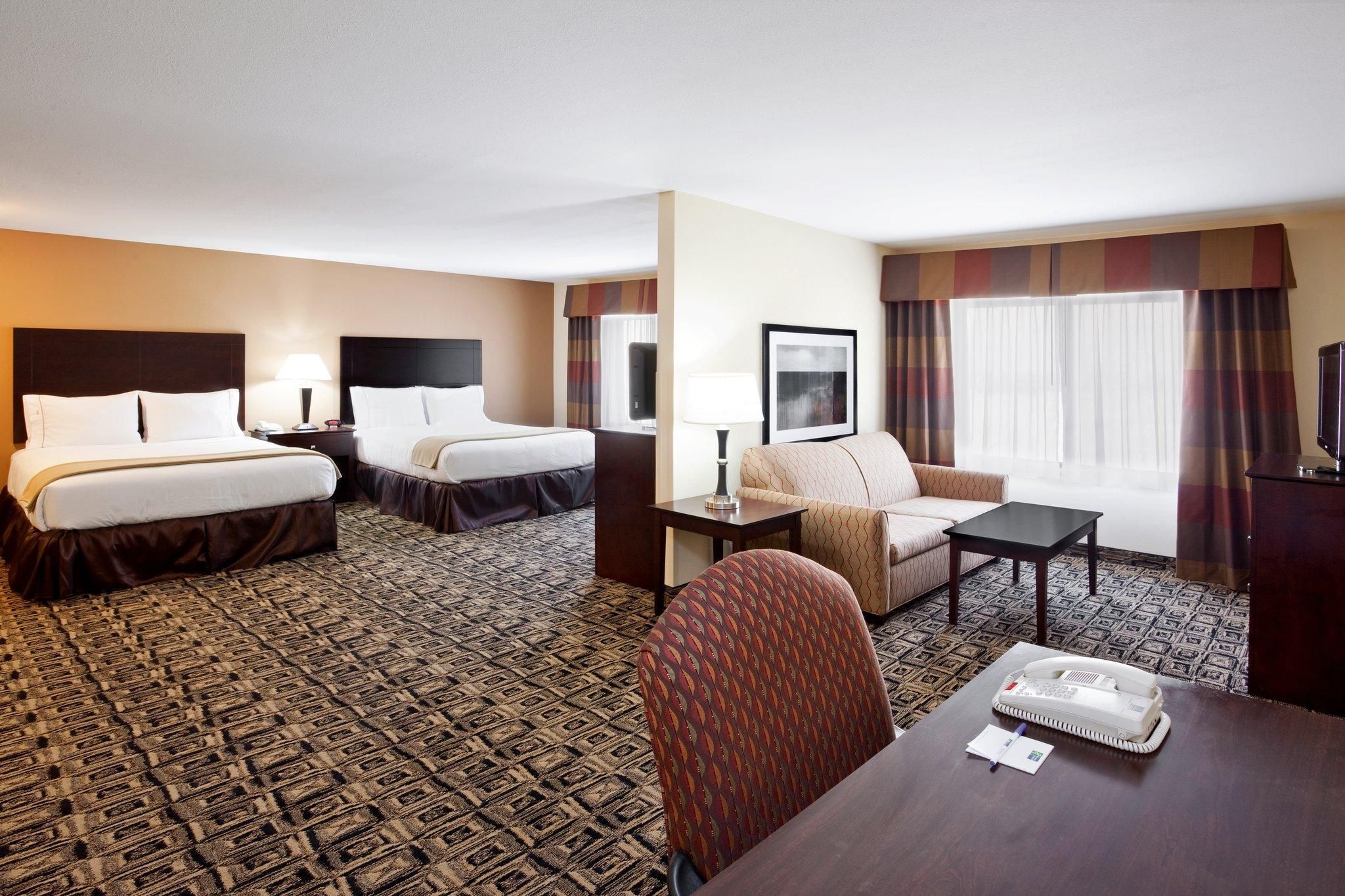 2 Queen Beds Suite