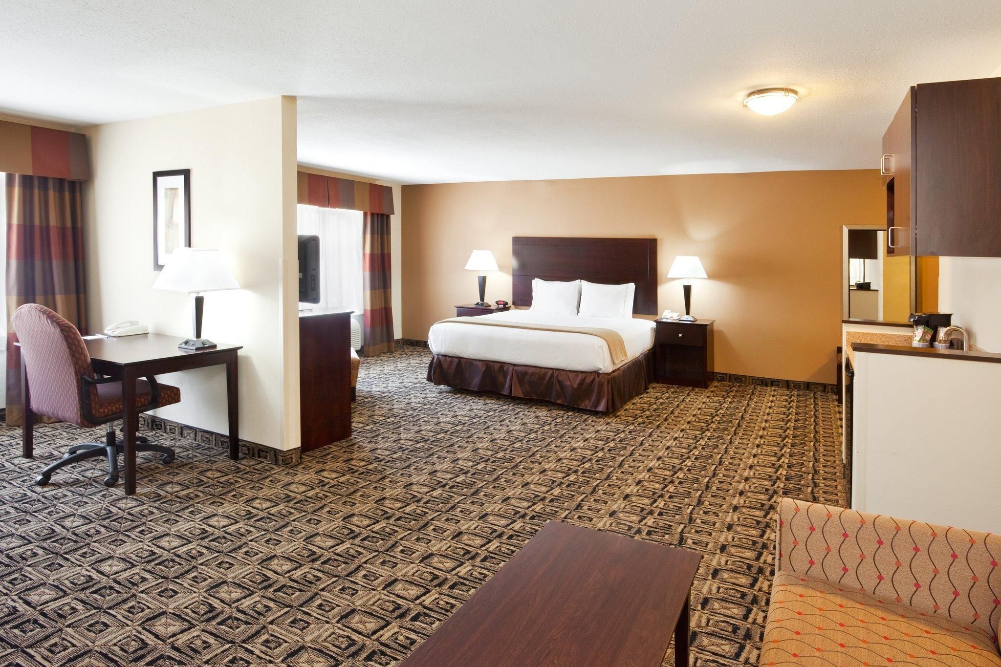 1 King Bed One Bedroom Suite