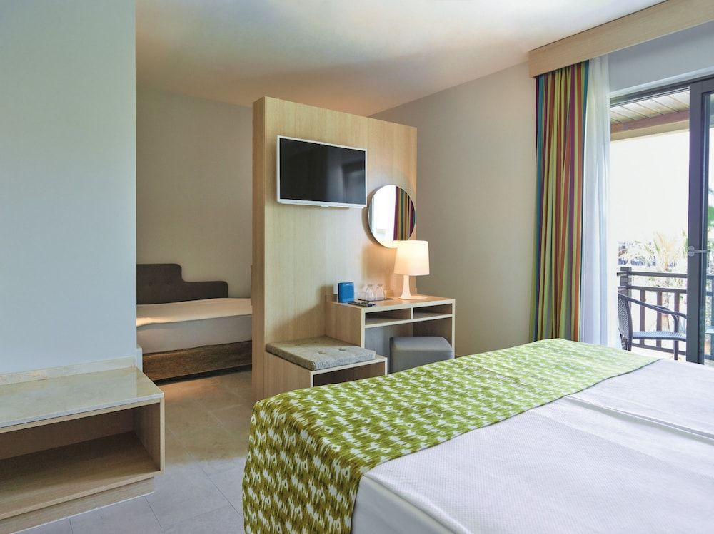 TUI BLUE Palm Garden Family Room 3