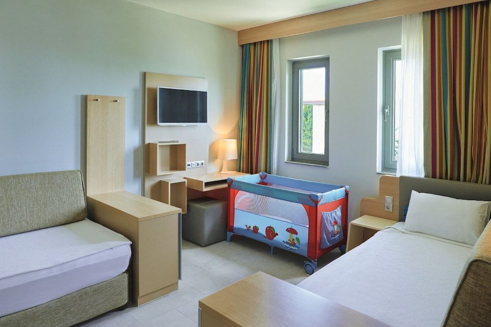 TUI BLUE Palm Garden Family Room 2