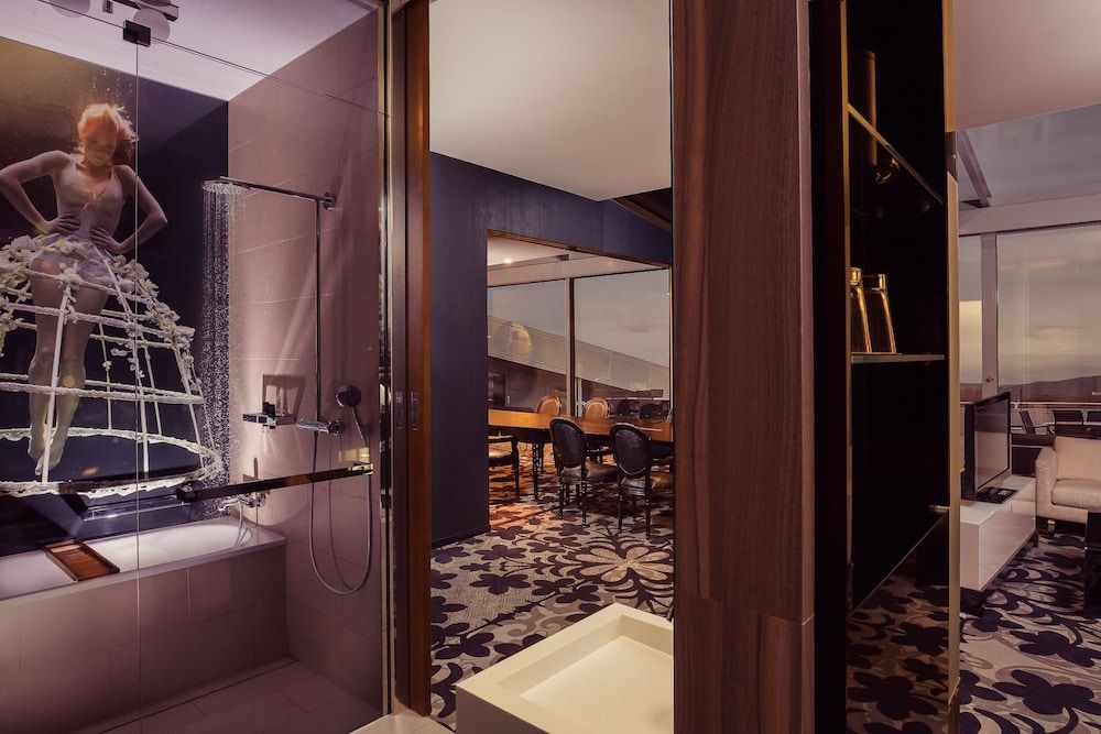 Hero Suite with Roof Terrace