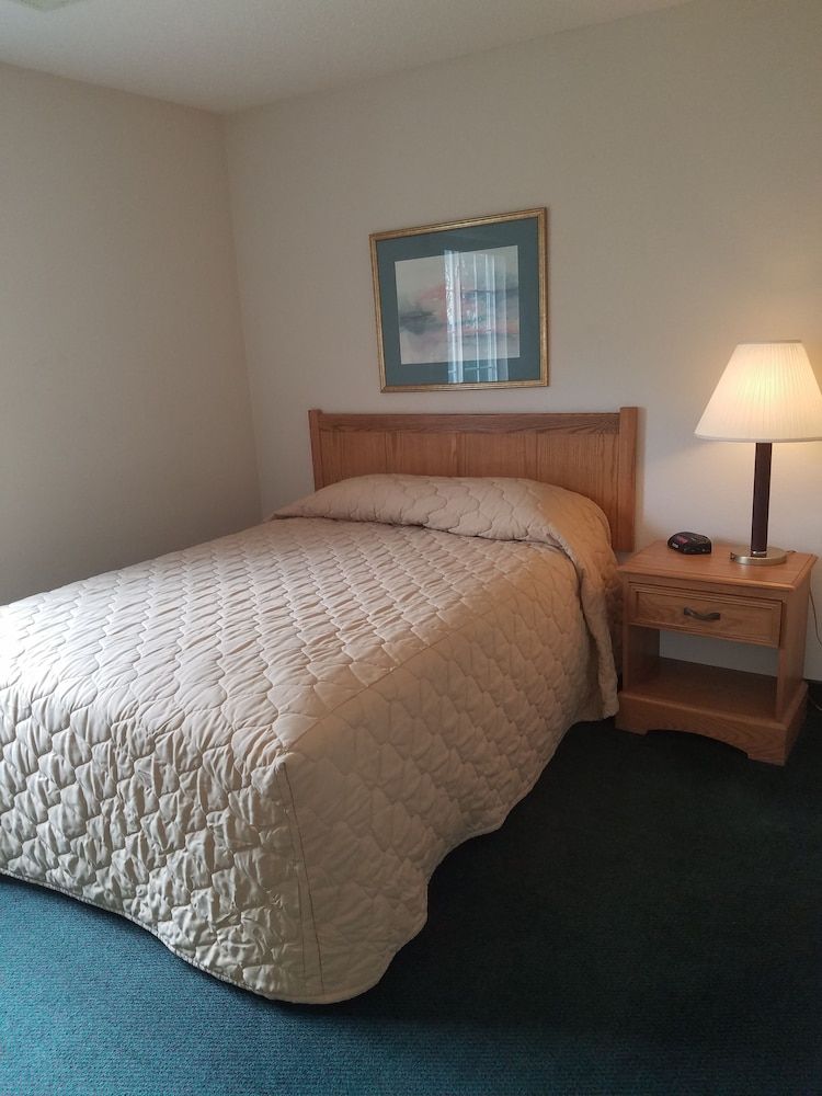 Standard Suite, 1 Queen Bed