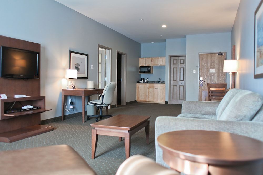 Best Western Plus Liverpool Hotel & Conference Centre Suite, 1 King Bed, Non Smoking, Kitchenette (Living Room;with Sofabed) 5