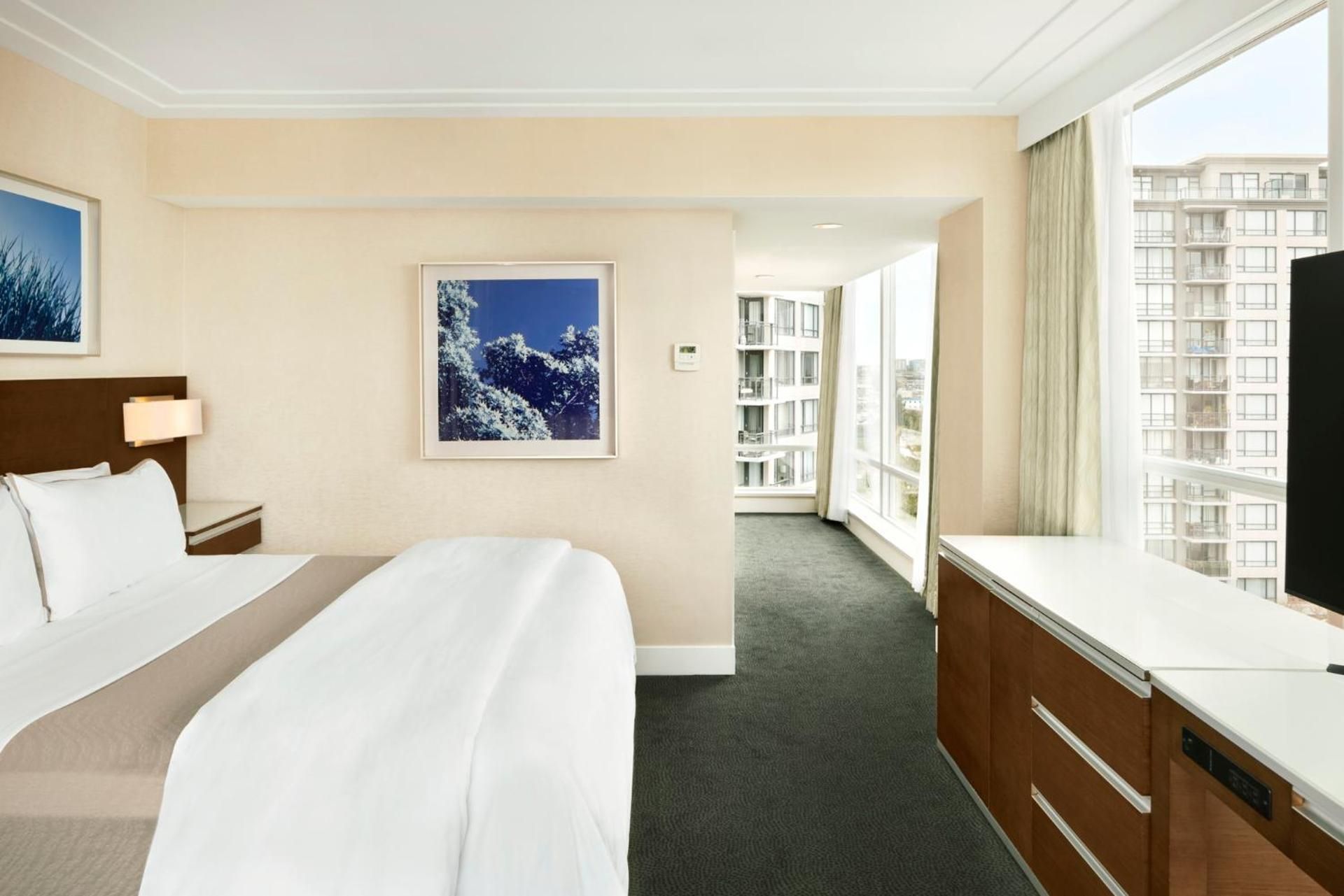 King, Corner Room, Guest room, 1 King, Corner room