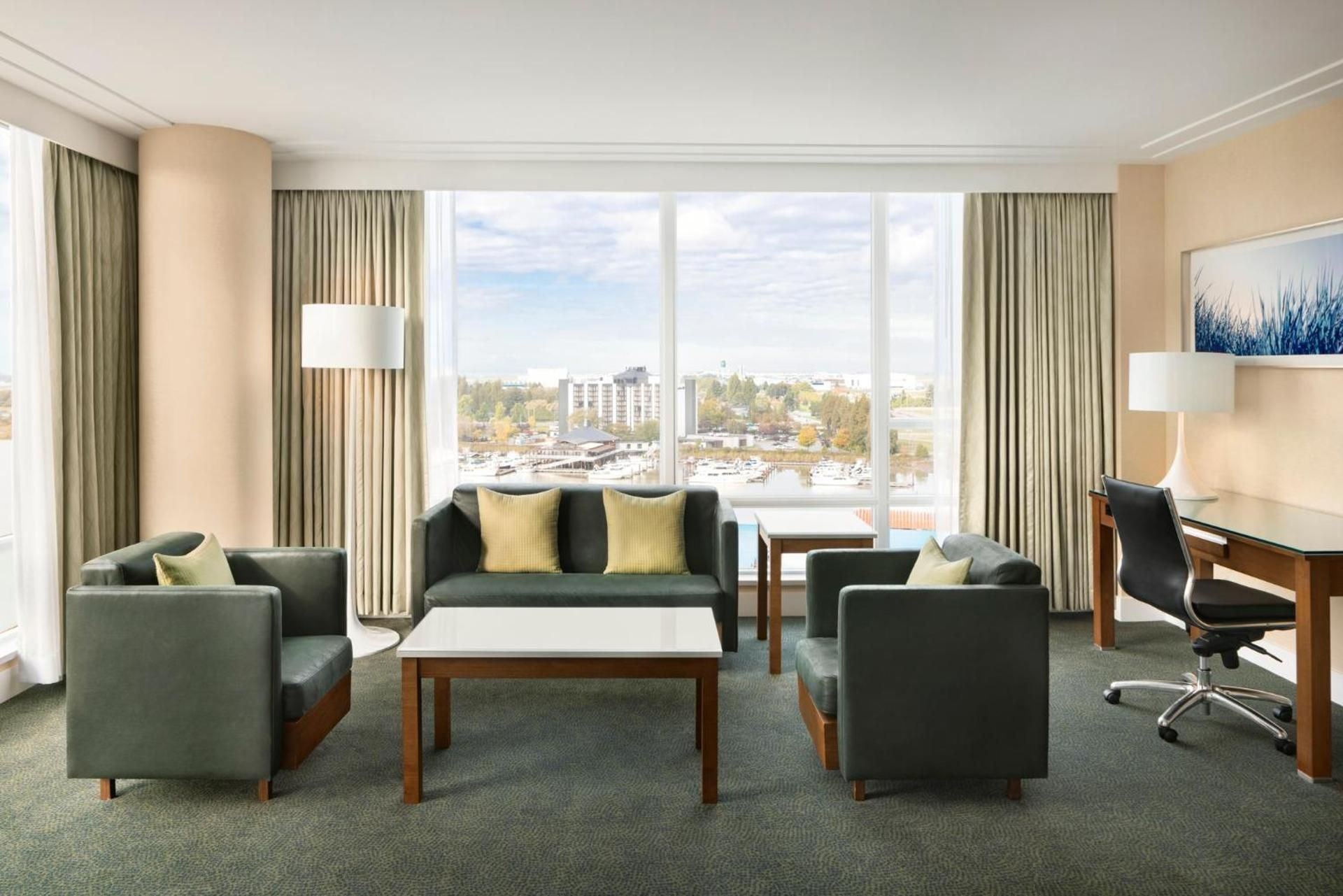 1 Bedroom Deluxe Suite, 1 Bedroom Deluxe Suite, 1 King