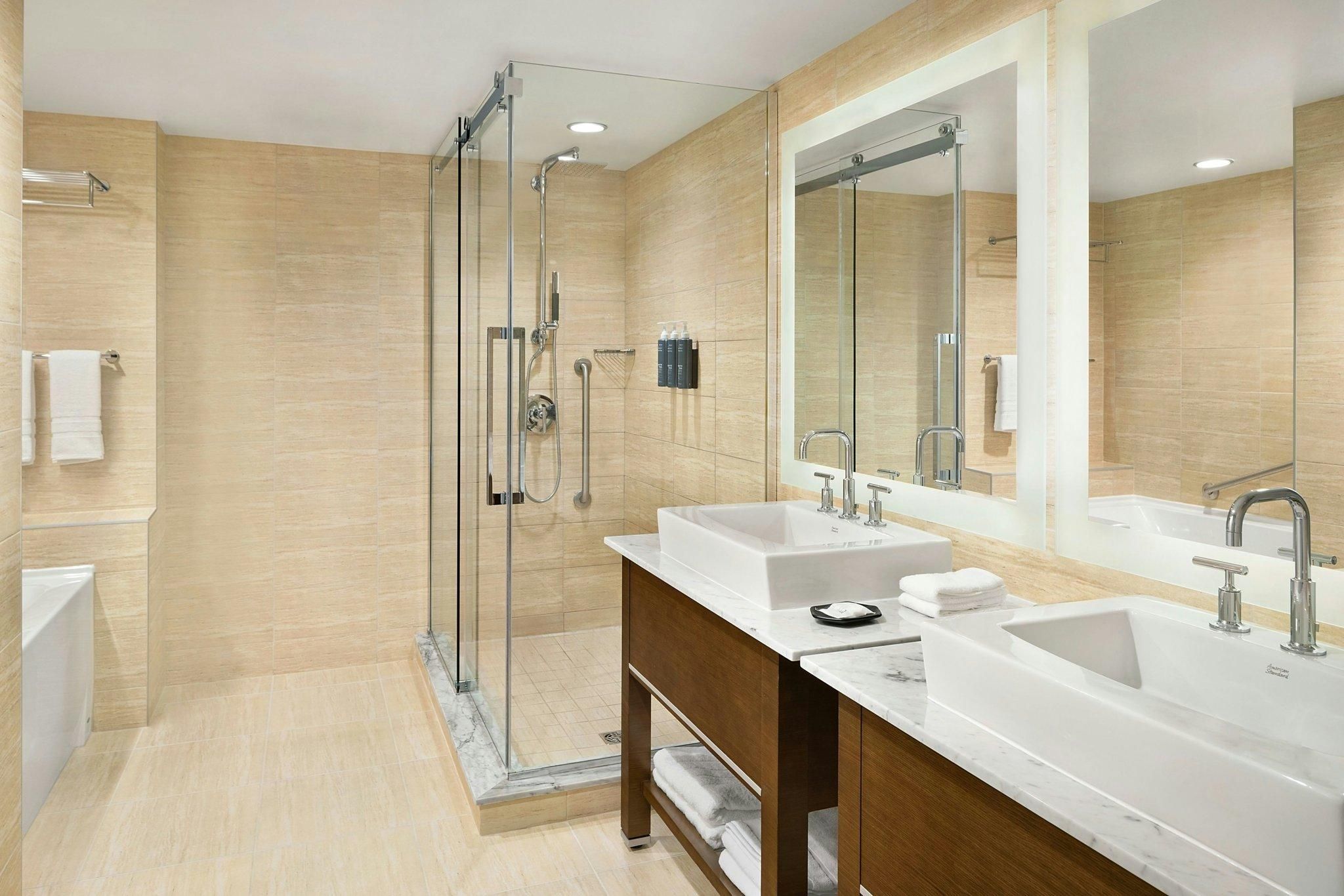 1 Bedroom Corner Suite, 1 Bedroom Suite, 1 King, Corner room