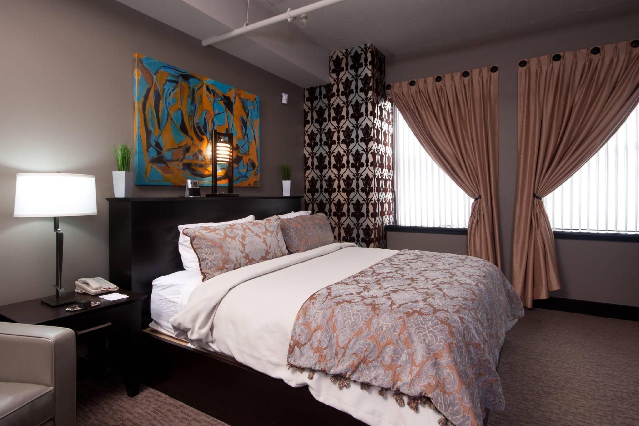 1 King Bed, Nonsmoking, Accessible