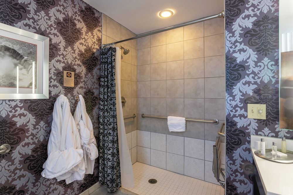 The Giacomo, an Ascend Collection Hotel Room, 1 King Bed, Accessible, Non Smoking 6