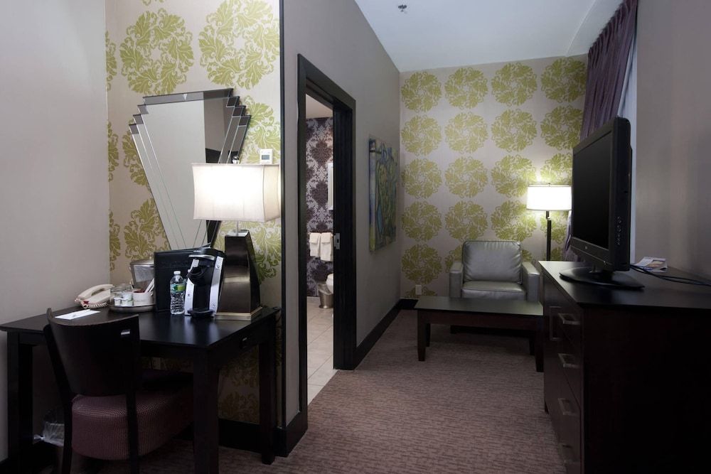 The Giacomo, an Ascend Collection Hotel Room, 1 King Bed, Accessible, Non Smoking 10