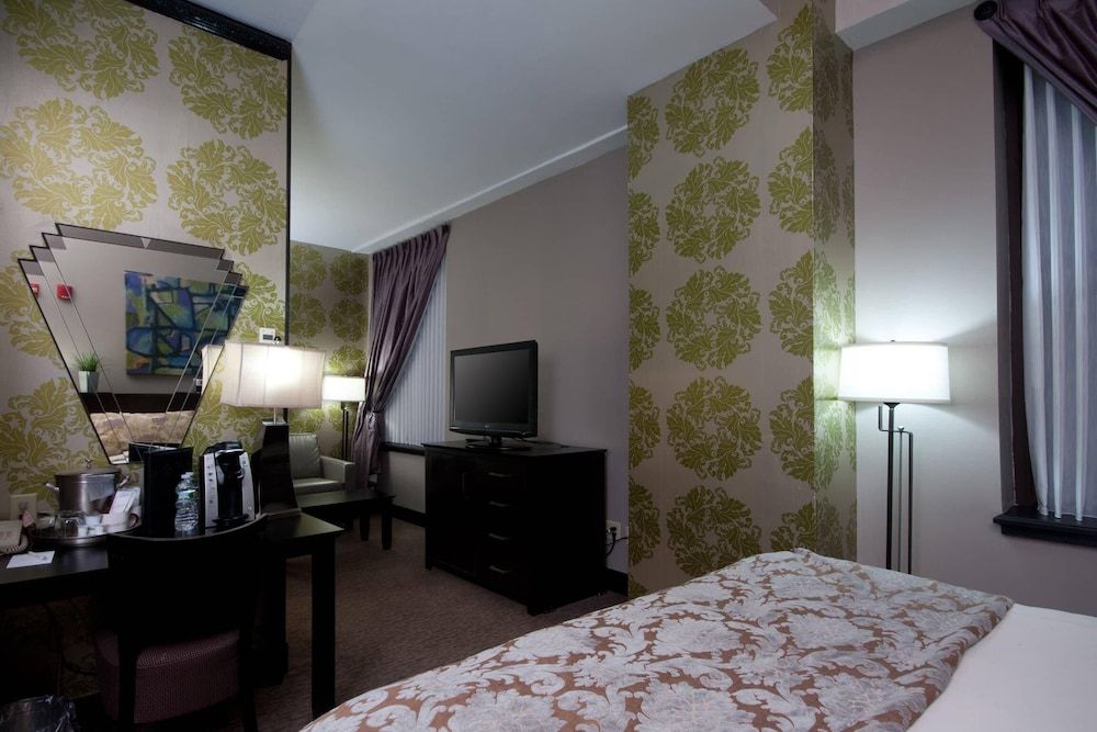 The Giacomo, an Ascend Collection Hotel Room, 1 King Bed, Accessible, Non Smoking 3