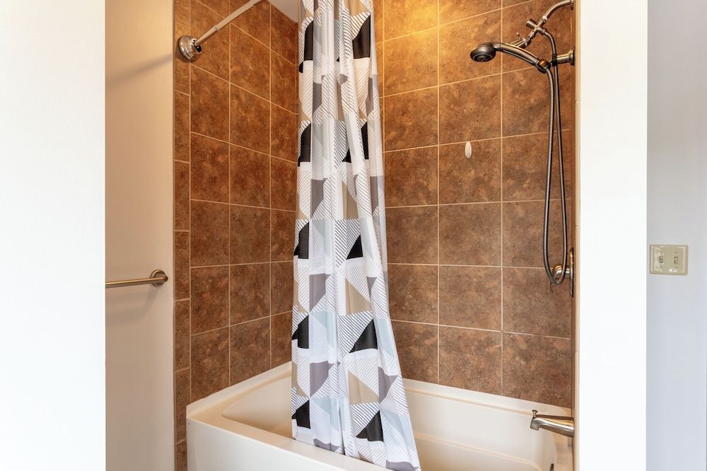 The Giacomo, an Ascend Collection Hotel Room, 1 King Bed, Accessible, Non Smoking 9