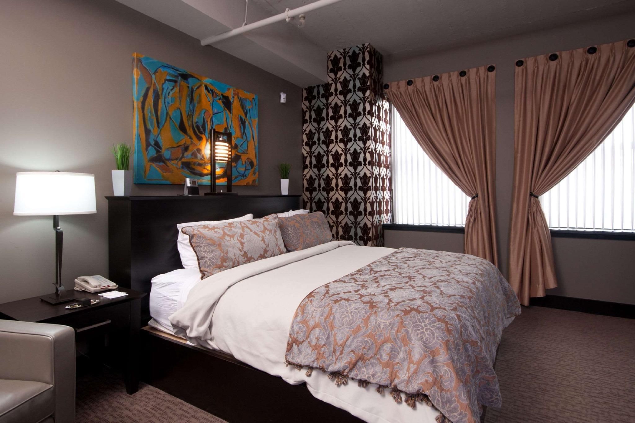 1 King Bed, Nonsmoking, Accessible