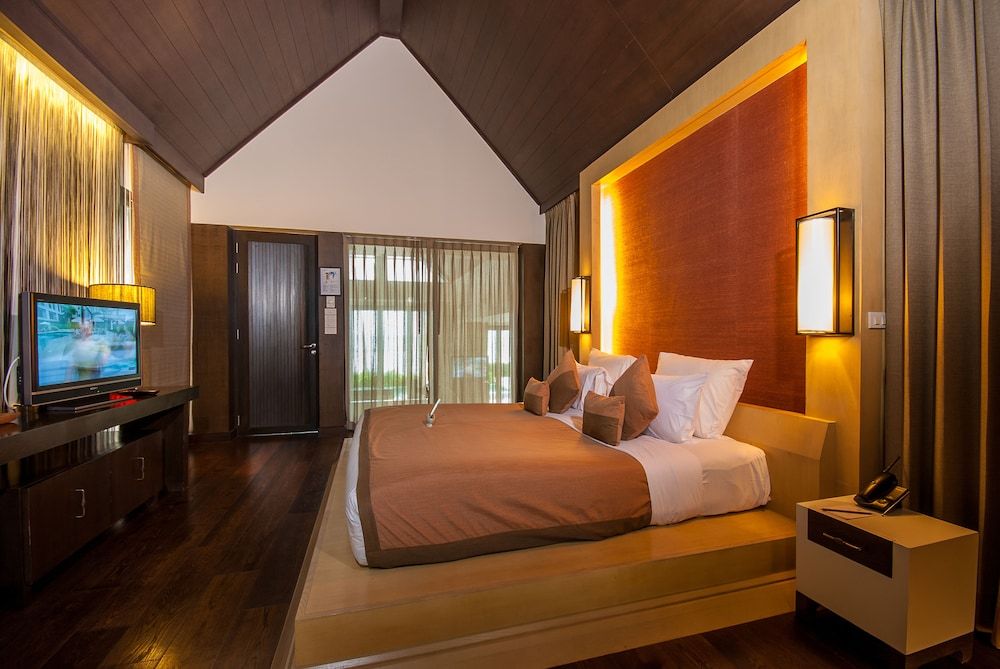 Three Bedroom Suite Pool Villa Beachfront