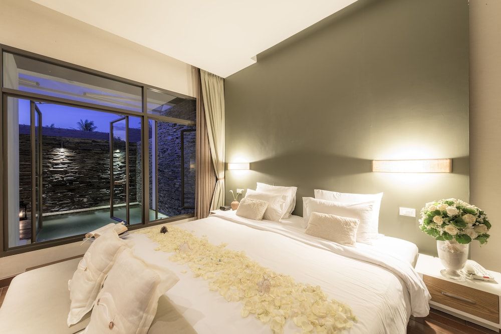 Deluxe Suite Plunge Pool