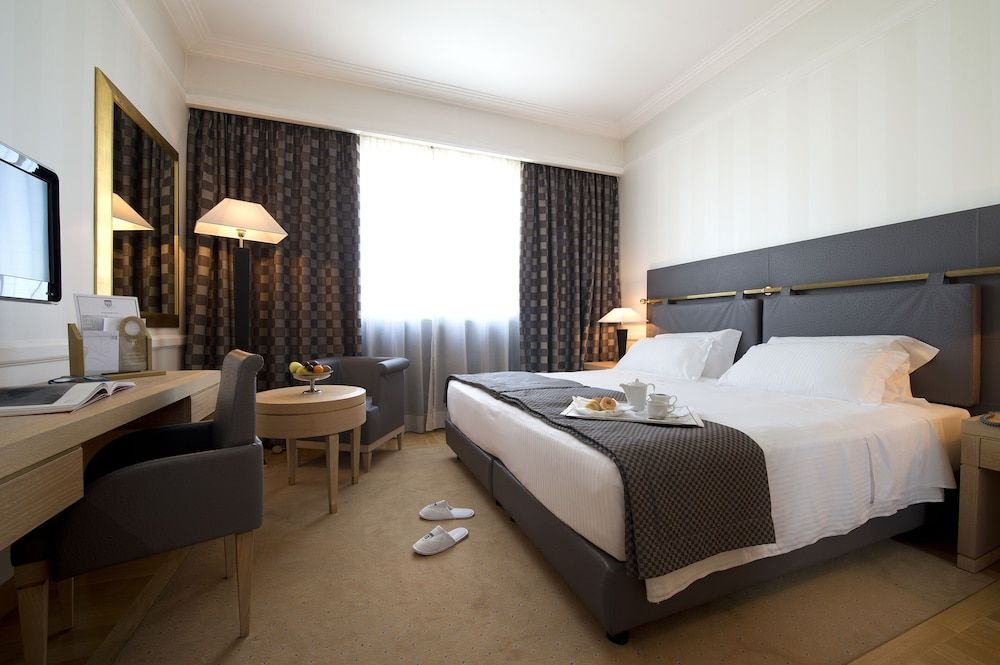 Grand Hotel Duca di Mantova Superior King Room 3