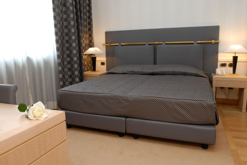Grand Hotel Duca di Mantova Superior King Room 2