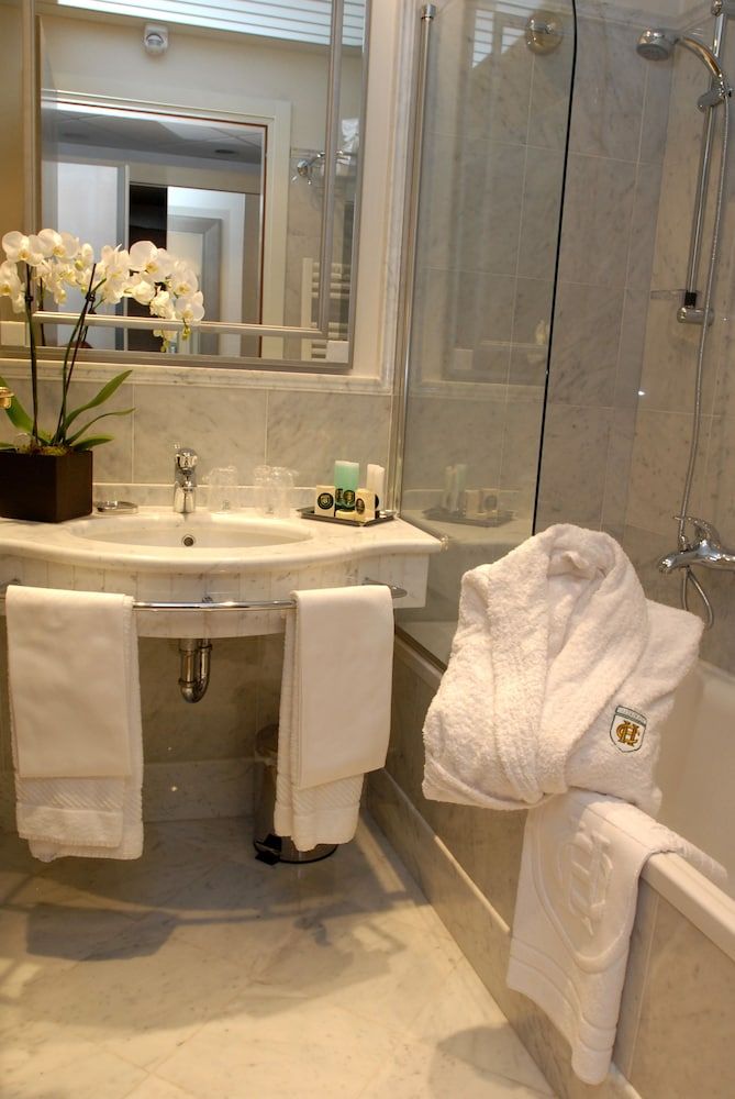 Grand Hotel Duca di Mantova Superior Double Room with Single Beds 5