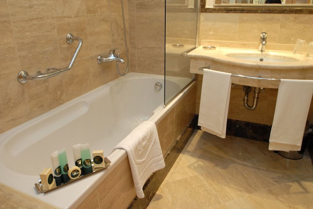 Grand Hotel Duca di Mantova Superior Double Room with Single Beds 6