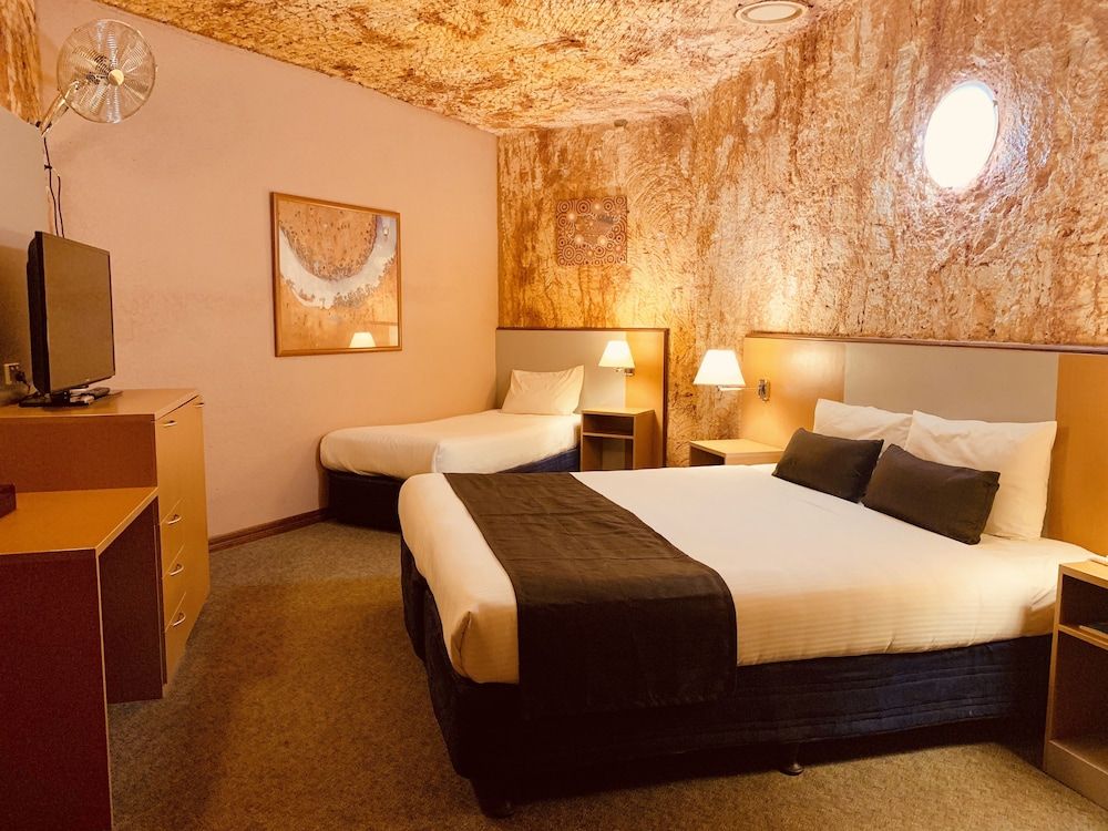 Desert Cave Hotel Underground Family Triple Room 4