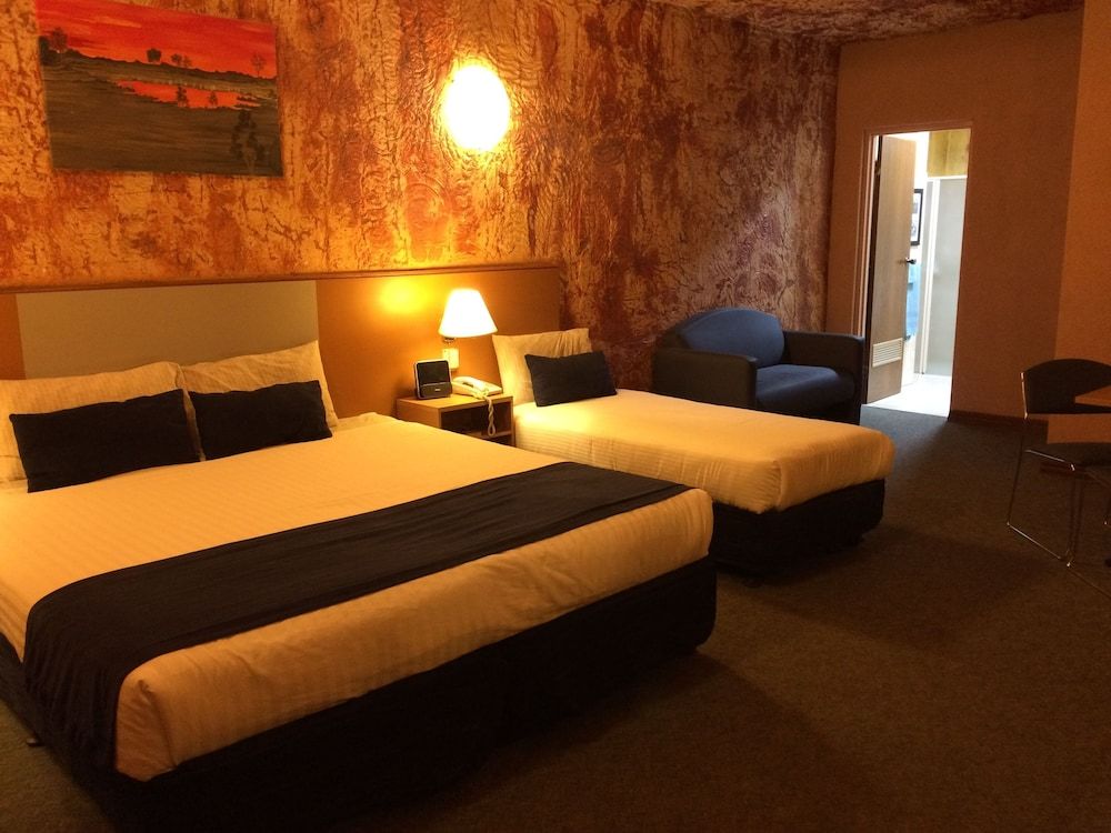 Desert Cave Hotel Underground Family Triple Room 3