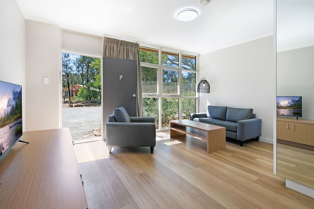 Discovery Resorts – Wilpena Pound Standard Room (Brachina) 4