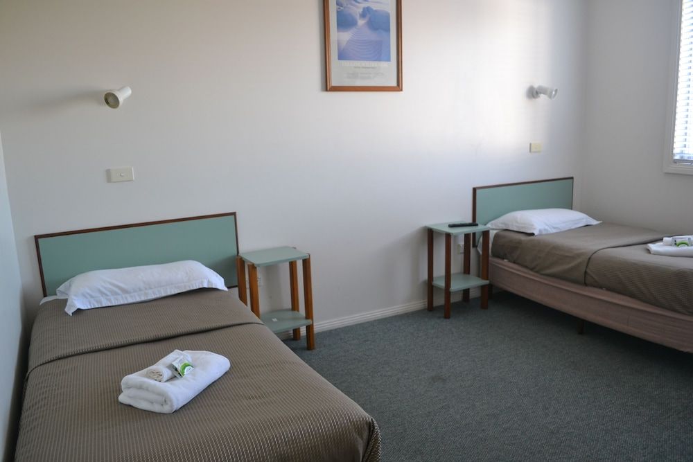 Hobart Tower Motel Two Bedroom Family Room (Small) 2