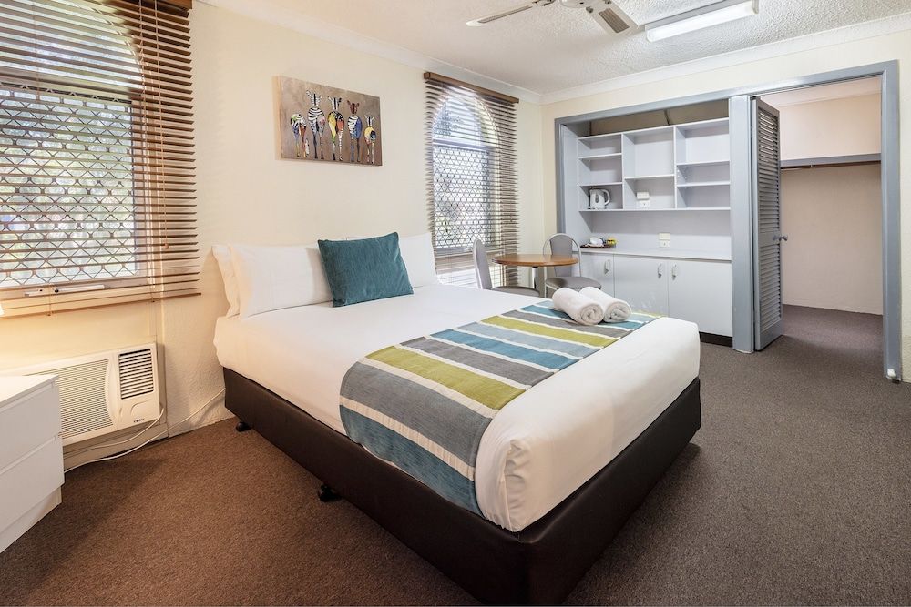 The Beach Motel Hervey Bay Standard Apartment, 4 Bedrooms 10