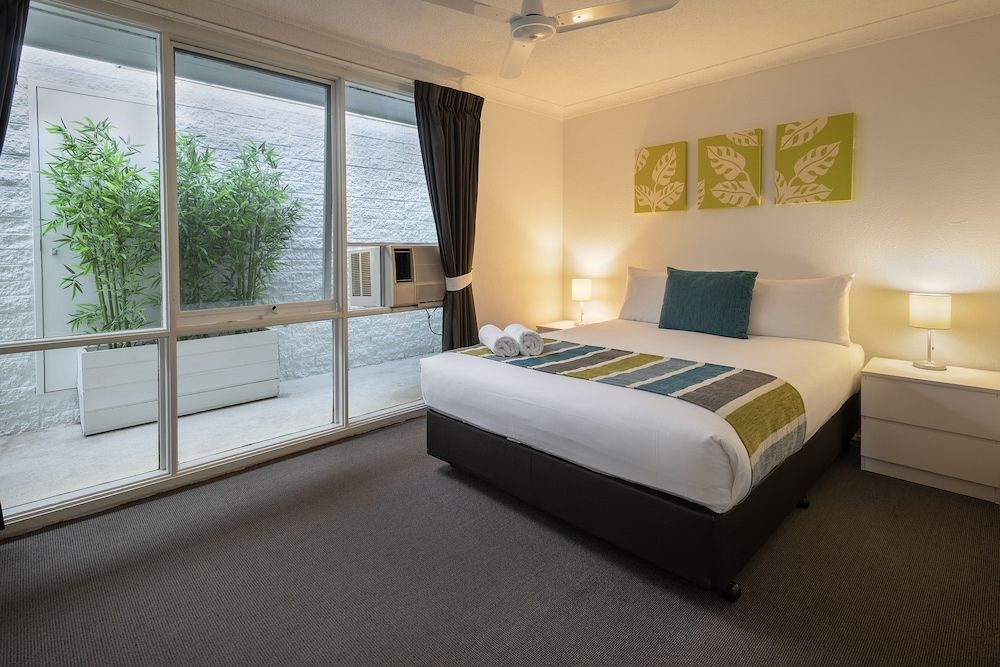 The Beach Motel Hervey Bay Standard Apartment, 4 Bedrooms 2