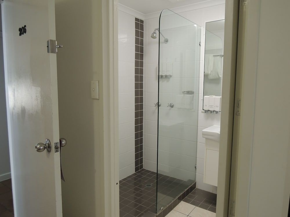 Reef Palms Motel Triple Studio 8