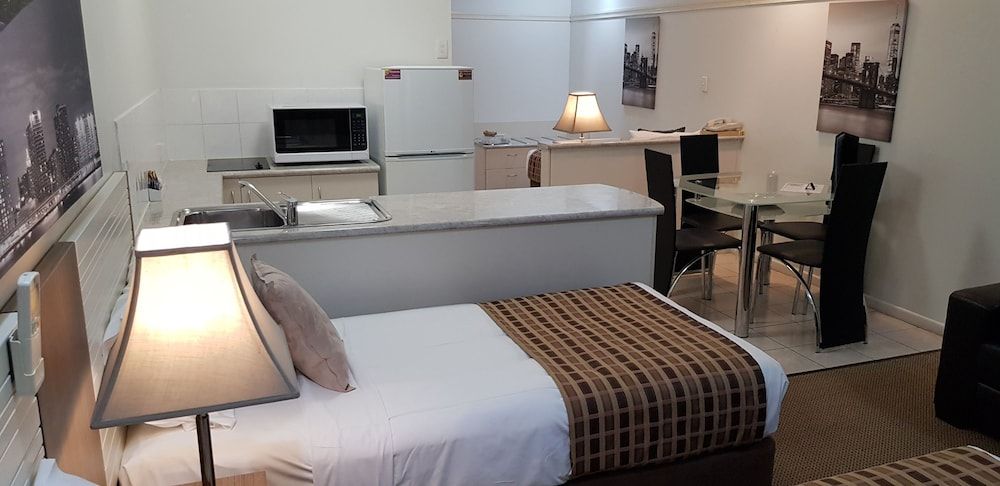 Reef Palms Motel Triple Studio 5