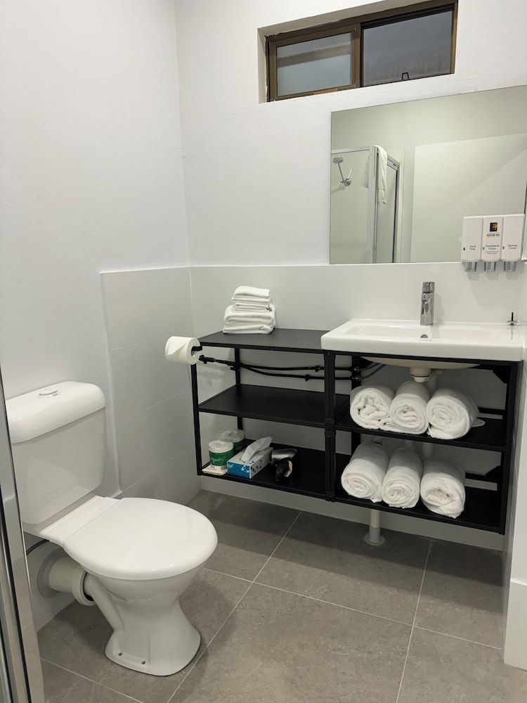 Longreach Motor Inn Family Room, Non Smoking, Balcony, 2 BR Family Suite (Newly Renovated) 26