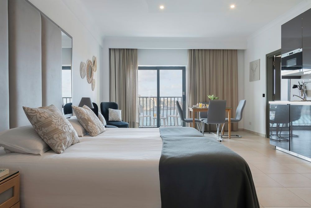 Plaza Regency Hotels Family Room (Sea Front)