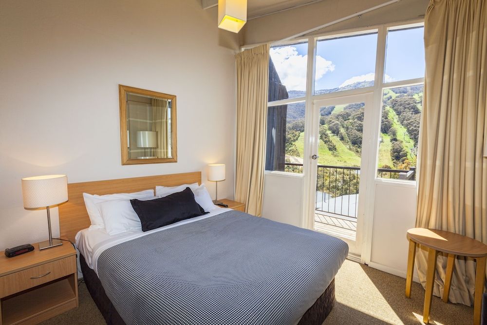 Queen Balcony Room Mountain View