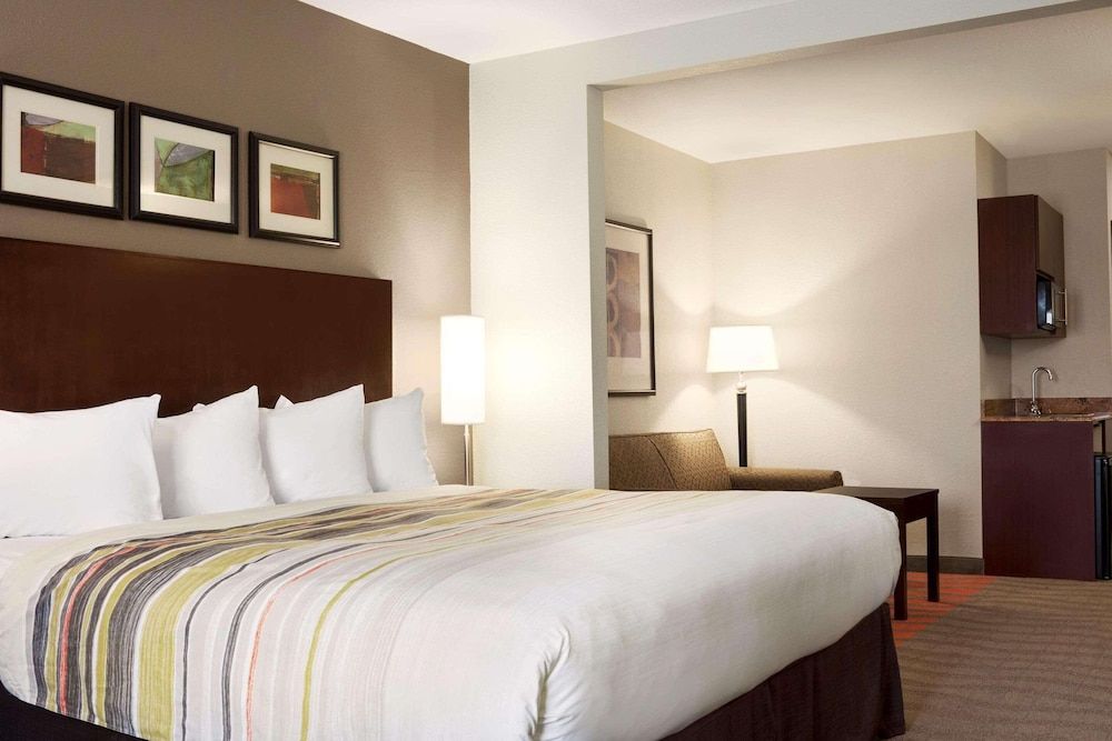 Studio Suite, 1 King Bed with Sofa bed, Non Smoking
