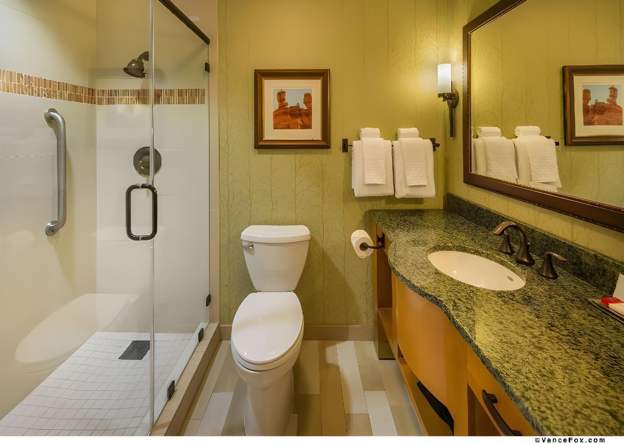 Brian Head Lodge Large King Room with Fireplace 3