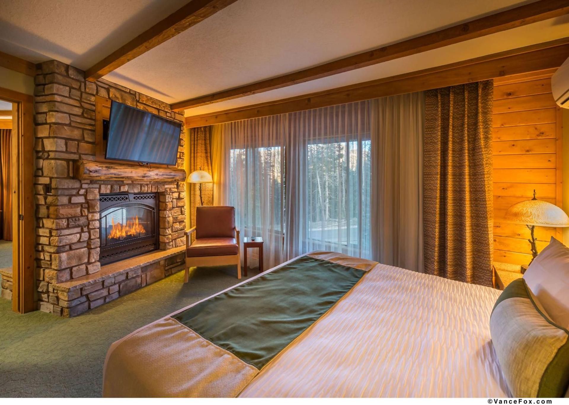 King Suite with Sofa Bed and Whirlpool - Non Smoking