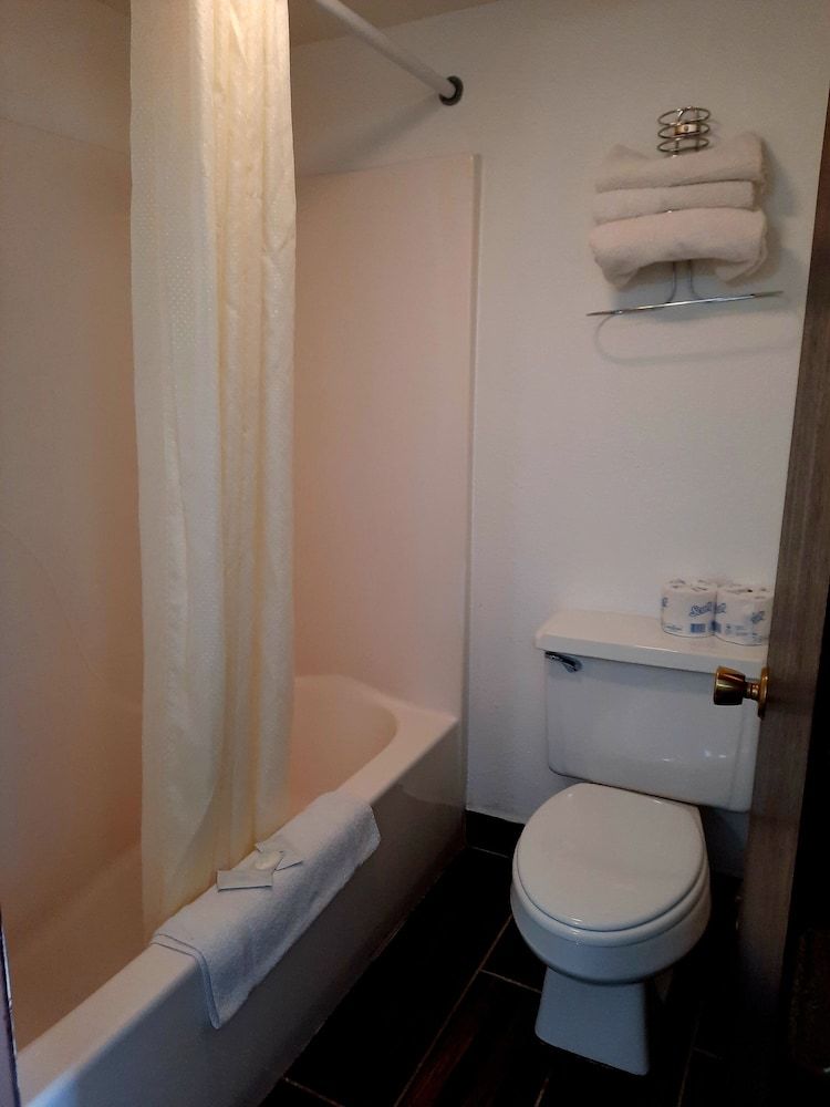 Motel Reedsburg One king bed non smoking 3