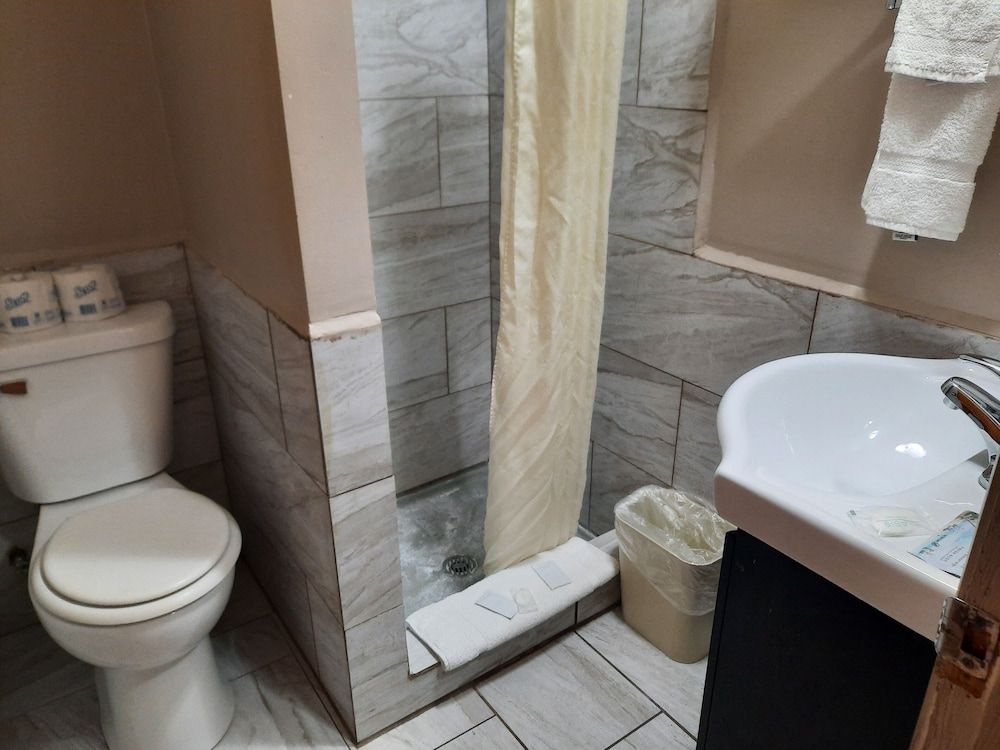 Motel Reedsburg Basic Single Room, 1 Queen Bed 7