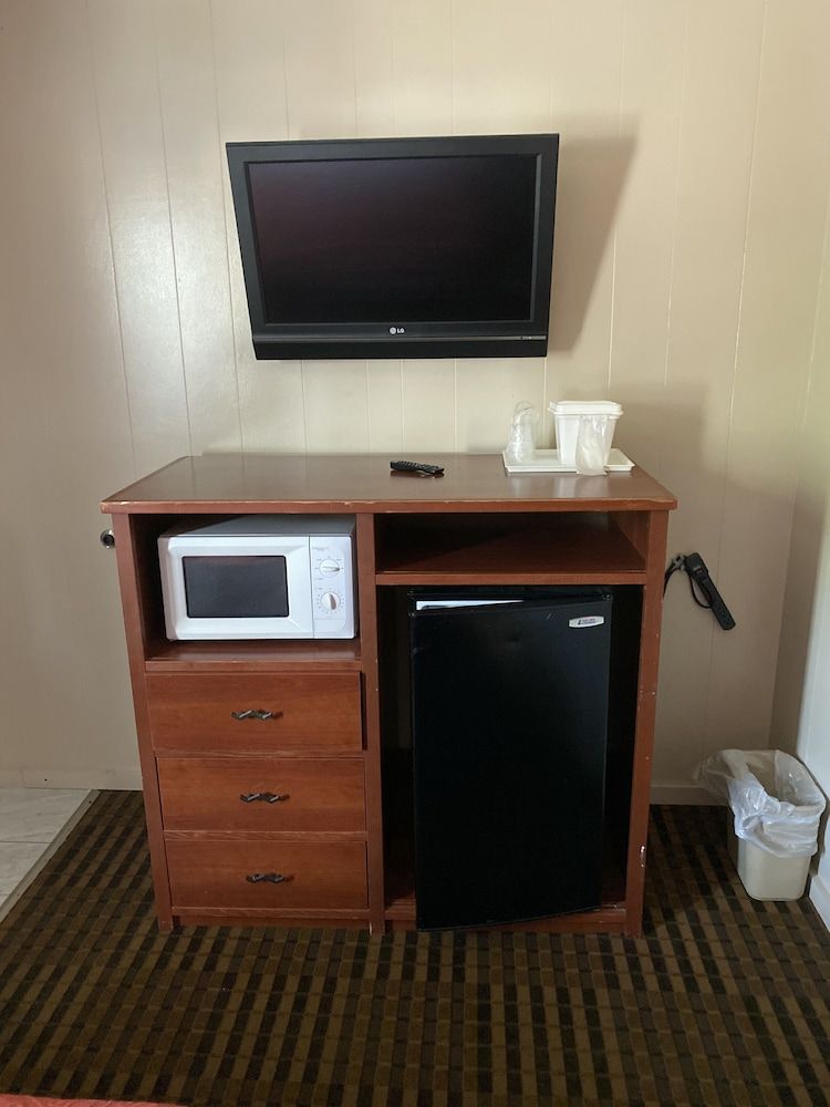 Motel Reedsburg Basic Single Room, 1 Queen Bed 8