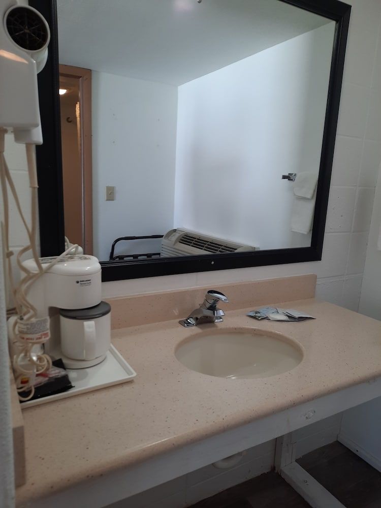 Motel Reedsburg One king bed non smoking 2