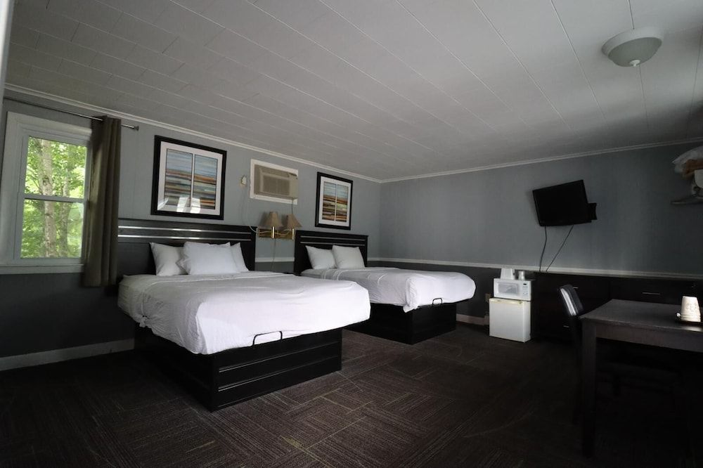 Deluxe Room, 2 Queen Beds, Non Smoking
