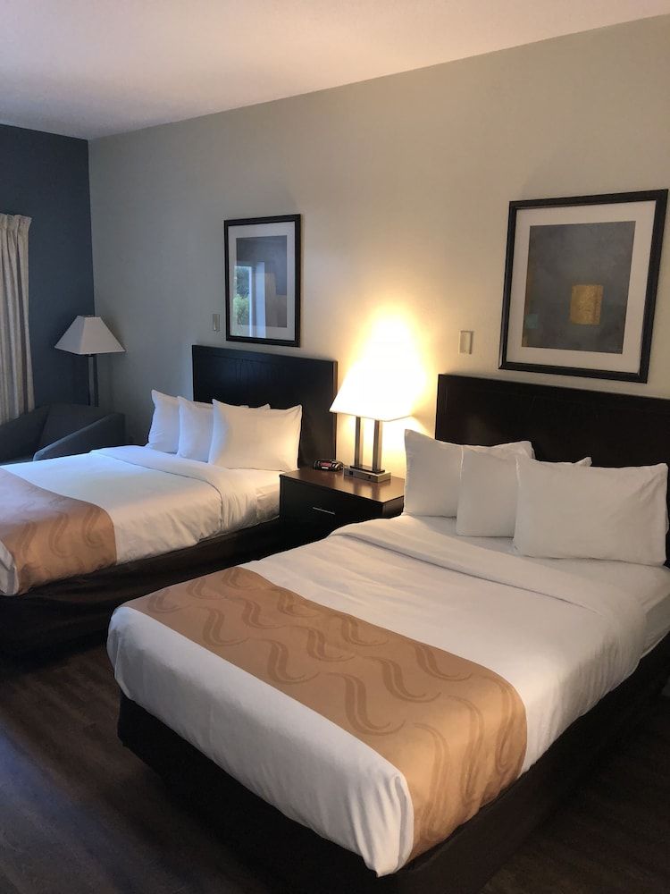 Days Inn by Wyndham Penn State Room, 2 Double Beds, Accessible, Non Smoking 3