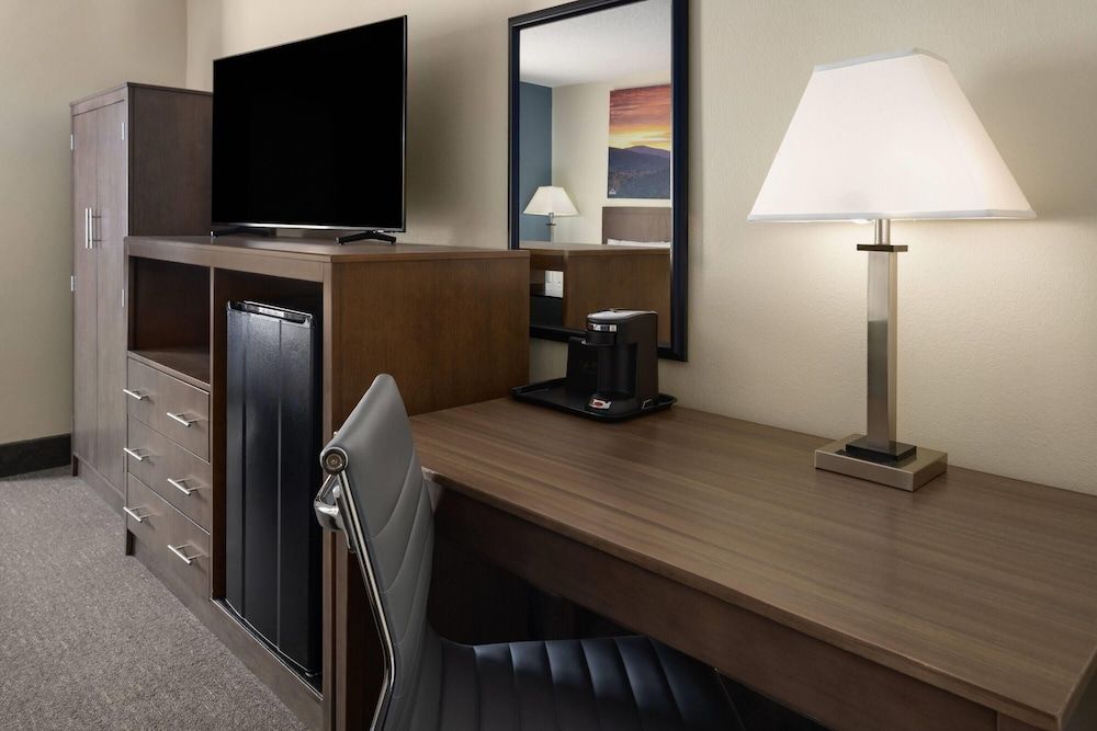 Days Inn by Wyndham Penn State Room, 2 Double Beds, Accessible, Non Smoking 7